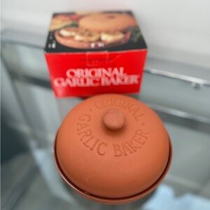 Boston Warehouse Terra Cotta Original Garlic Baker
